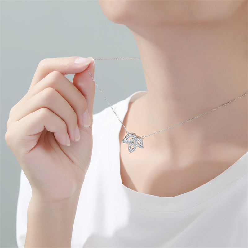 925 Sterling Silver Clover Leaf Pendant Necklace - Elegant Nature-Inspired Collarbone Chain