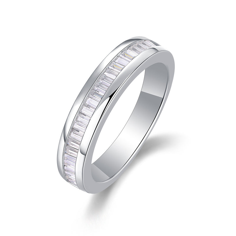 Elegant Round Moissanite Ring in 925 Silver