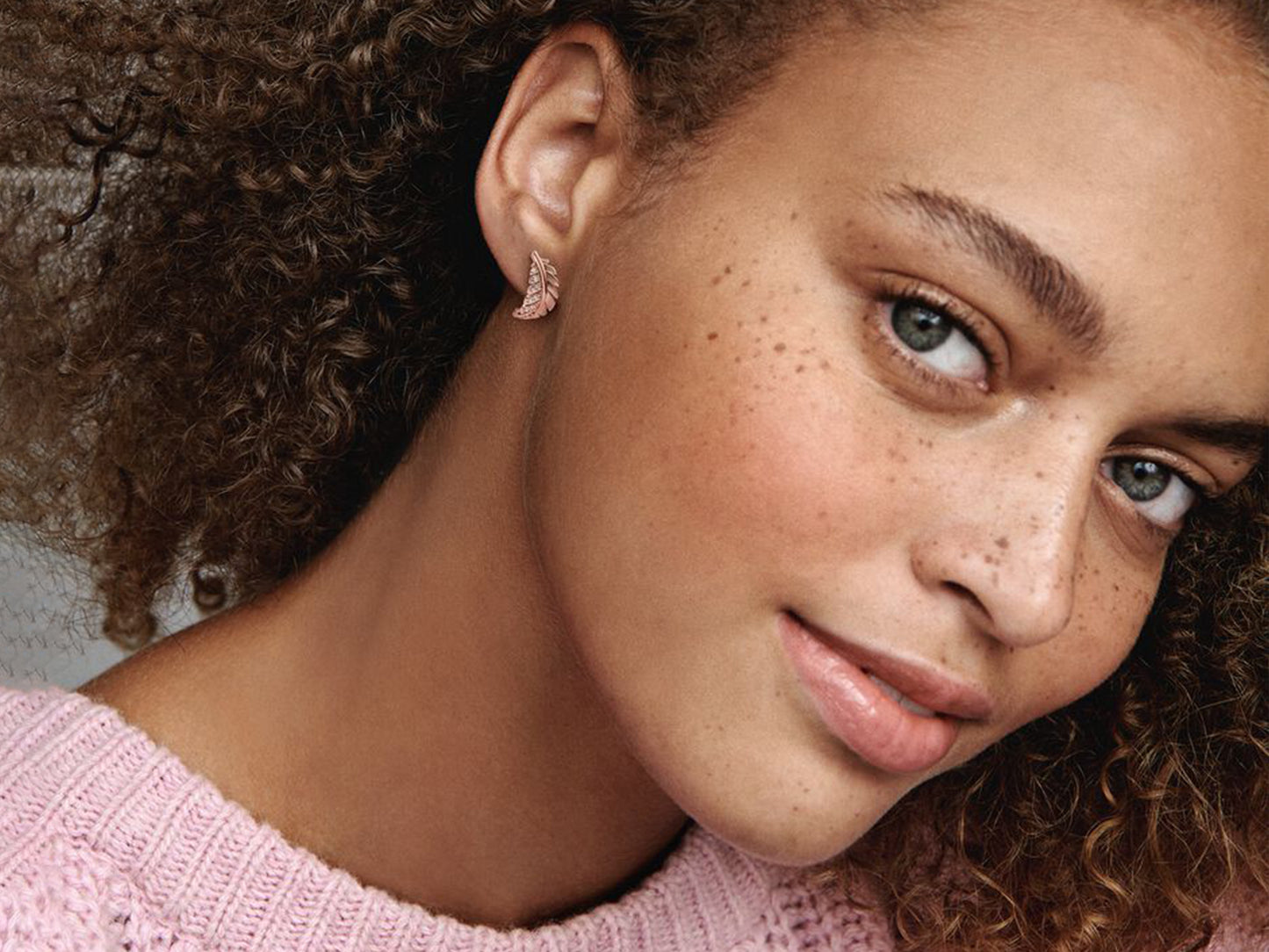 Floating Curved Feather Stud Earrings