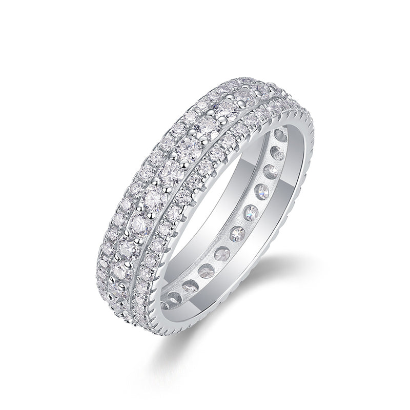 Trendsetting 925 Silver Ring with Round Moissanite Accent