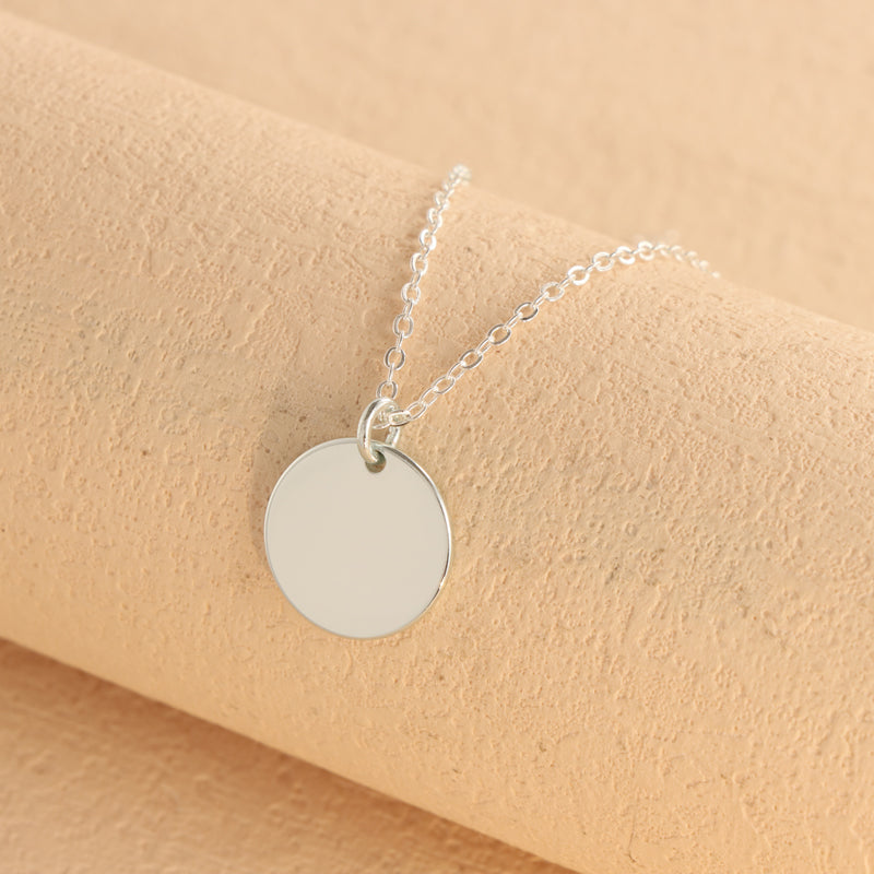 Elegant O-Chain Necklace Featuring Circular Geometric Pendant