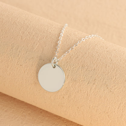 Elegant O-Chain Necklace Featuring Circular Geometric Pendant