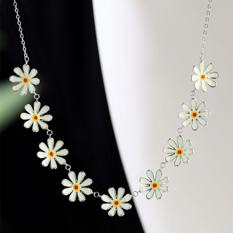 Unique White Daisy O-Chain Necklace