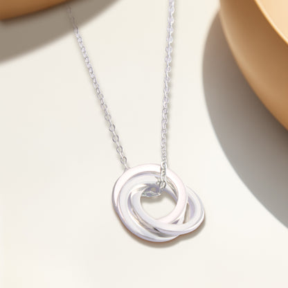 Stylish Silver O-Chain Necklace with Geometric Circle Pendant