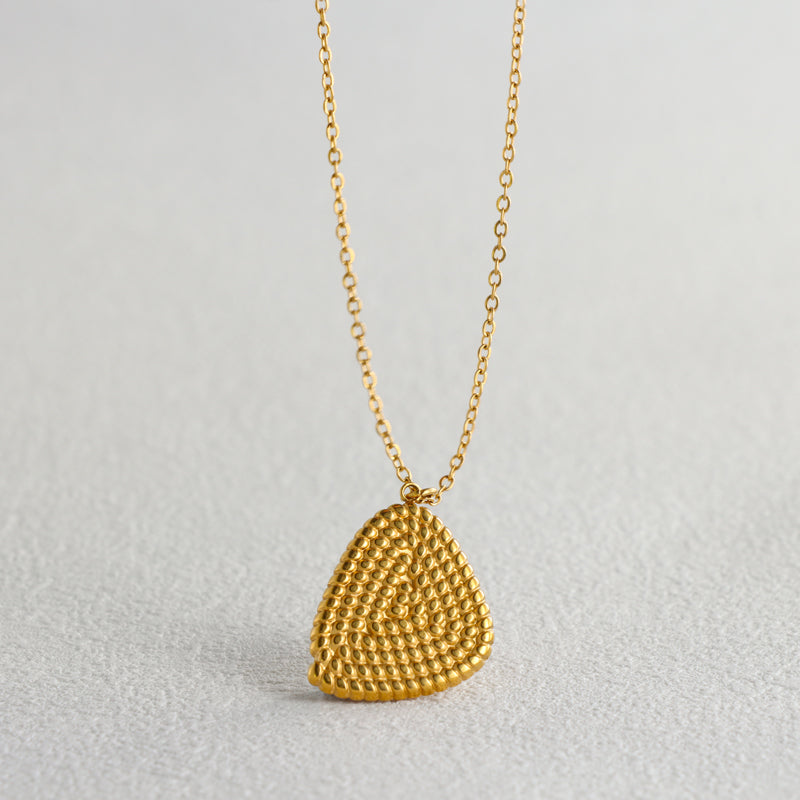 Chic Gold O-Chain Necklace with Geometric Triangle Pendant