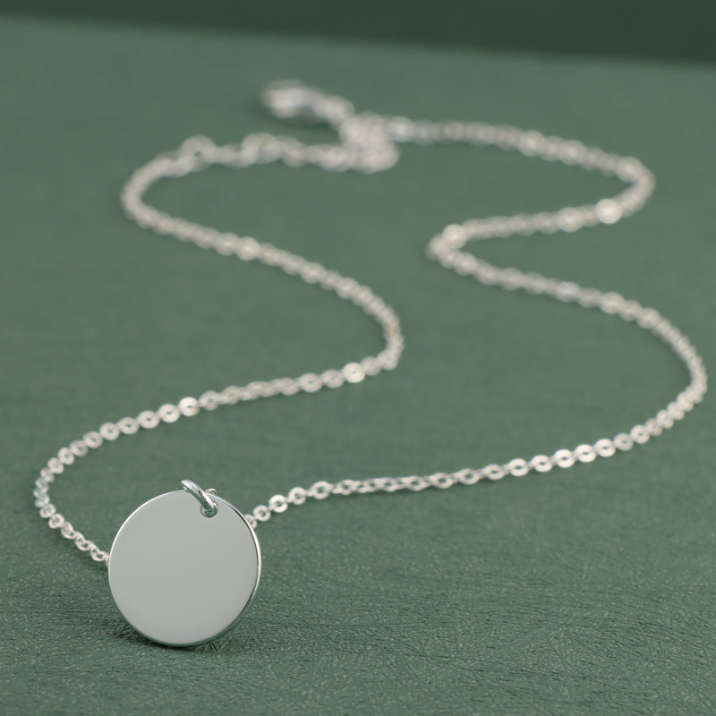 Elegant O-Chain Necklace Featuring Circular Geometric Pendant