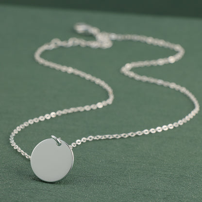Elegant O-Chain Necklace Featuring Circular Geometric Pendant