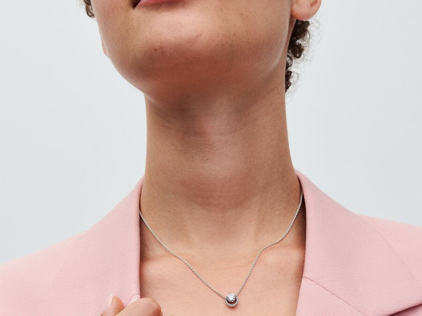 Sparkling Round Halo Pendant Collier Necklace