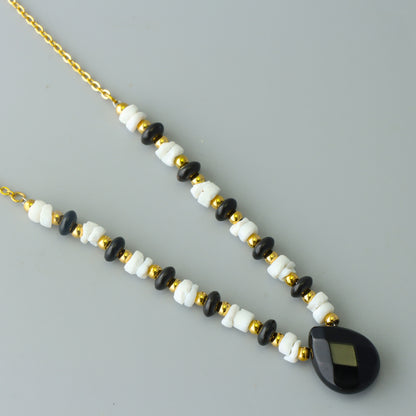 Tribal Style Black and White O-Chain Necklace