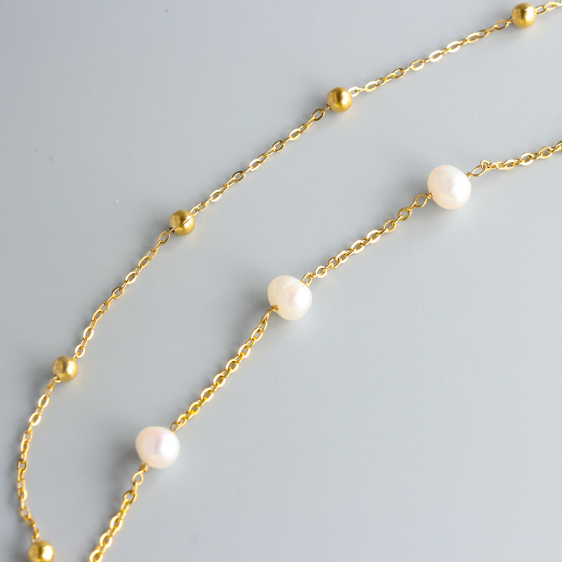 Gold Stainless Steel O-Chain Necklace with Pearl and Leaf Pendant