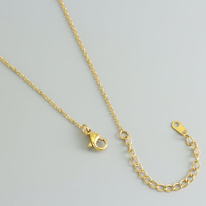 Exquisite Gold Stainless Steel O-Chain Necklace with Red Four-Leaf Clover Pendant