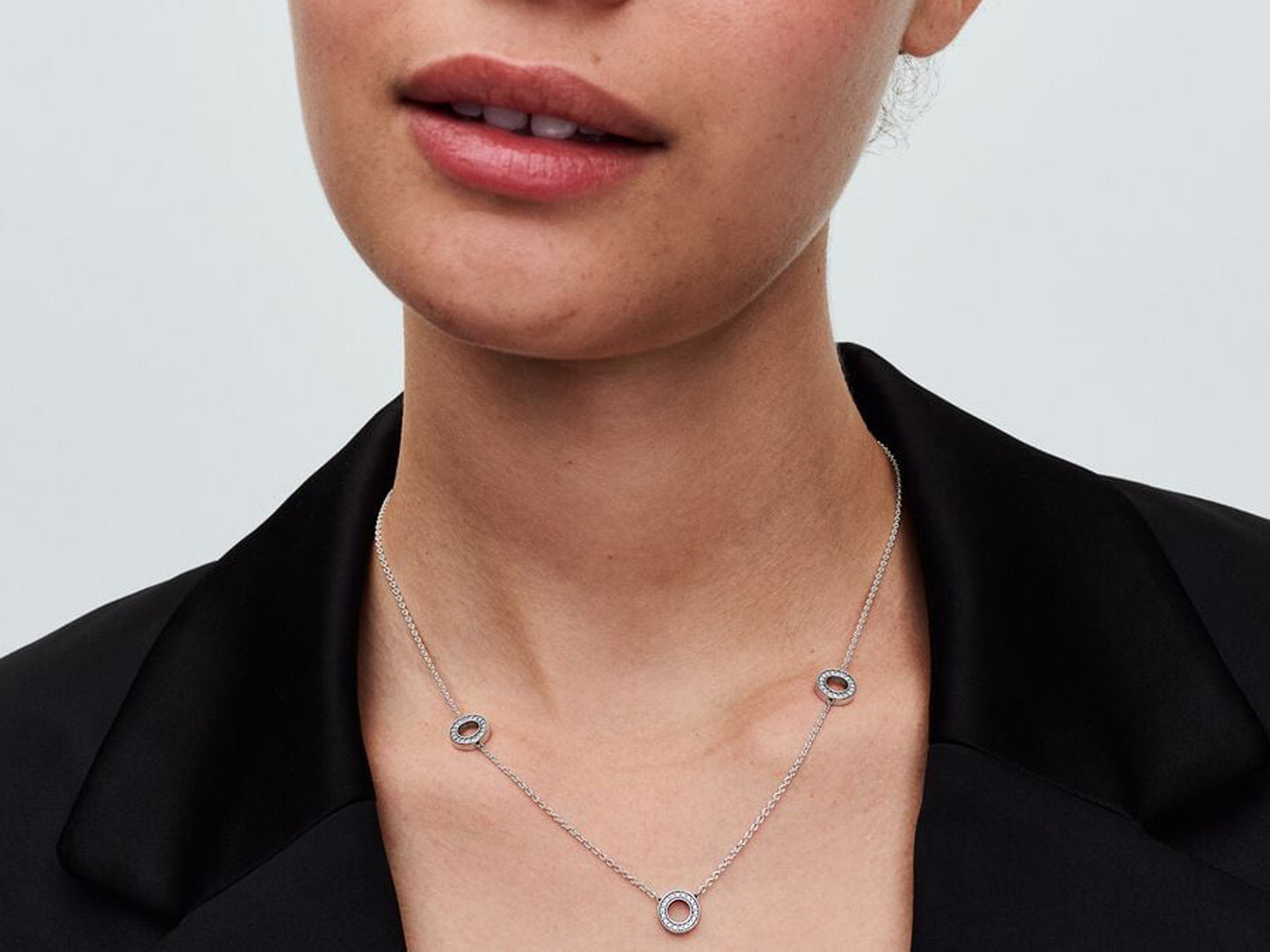 Pavé Circles Chain Necklace