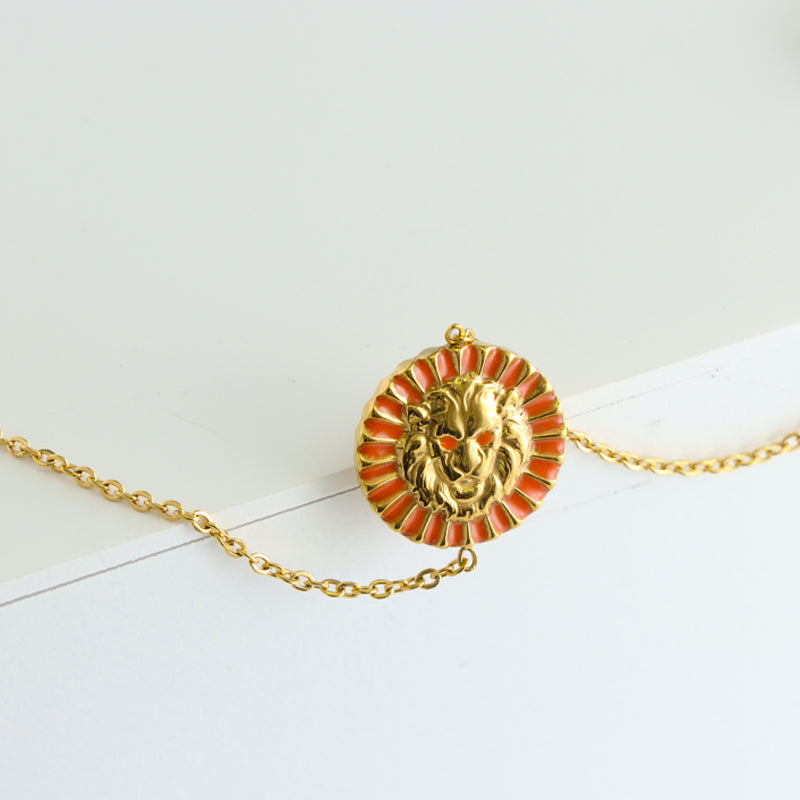 Gold Chain Bracelet with Lion Pattern