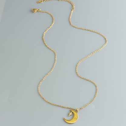 Minimalist Gold O-Chain Necklace with Celestial Moon Pendant