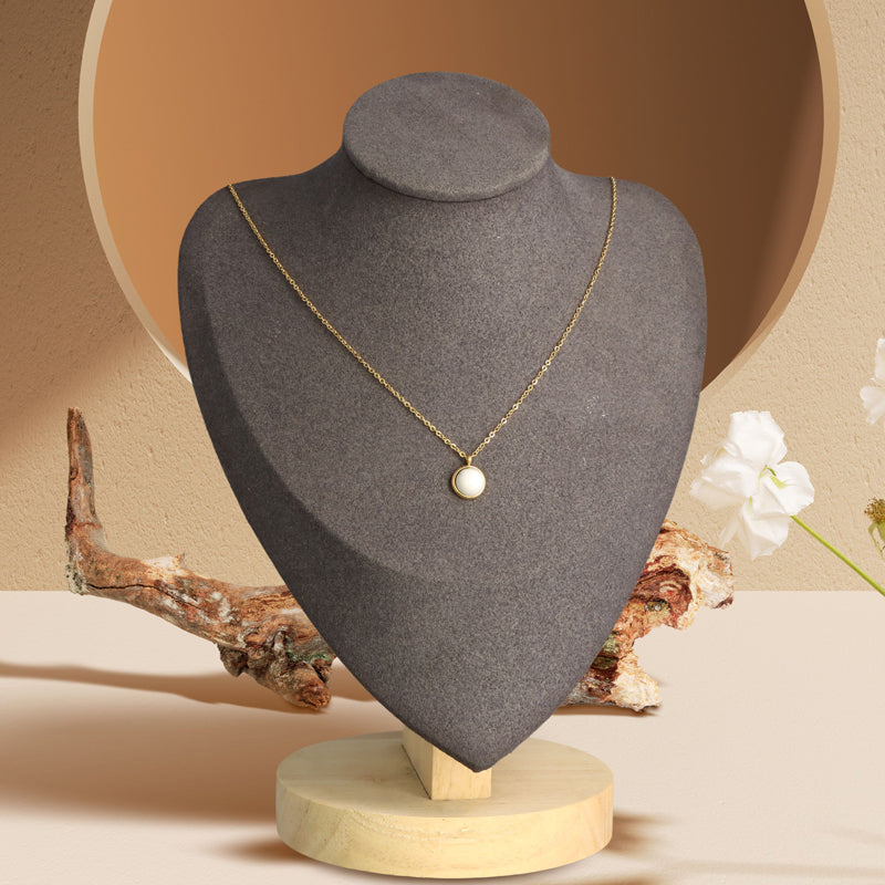Chic Gold O-Chain Necklace with White Half-Circle Pendant