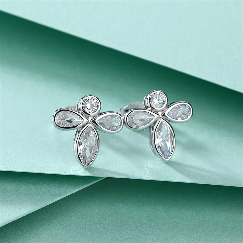 925 Sterling Silver Bee & Clover Stud Earrings – Whimsical Nature-Inspired Zircon Design