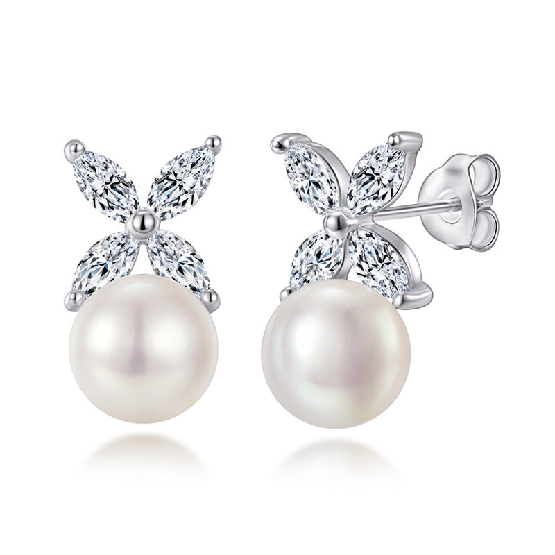 925 Sterling Silver Four-Leaf Clover Pearl Stud Earrings – Elegant Korean-Inspired Jewelry