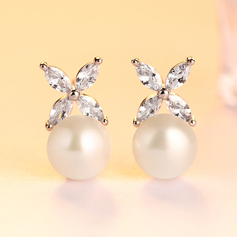 925 Sterling Silver Four-Leaf Clover Pearl Stud Earrings – Elegant Korean-Inspired Jewelry