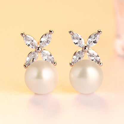 925 Sterling Silver Four-Leaf Clover Pearl Stud Earrings – Elegant Korean-Inspired Jewelry