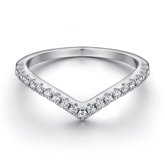 925 Sterling Silver Heart-Shaped Zircon Ring – Elegant Single Row Pavé Band