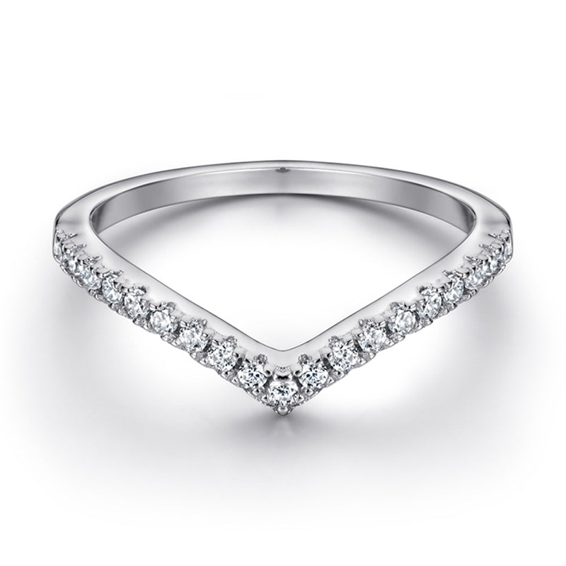 925 Sterling Silver Heart-Shaped Zircon Ring – Elegant Single Row Pavé Band