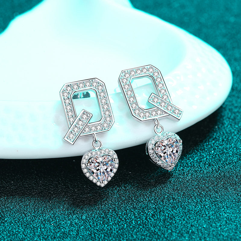 925 Sterling Silver "Q" Letter Stud Earrings with Heart-Shaped Moissanite – PT950 Gold Plated