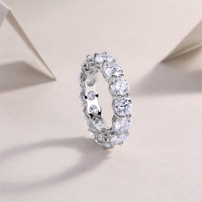 Chic Silver Band with Round Moissanite Design