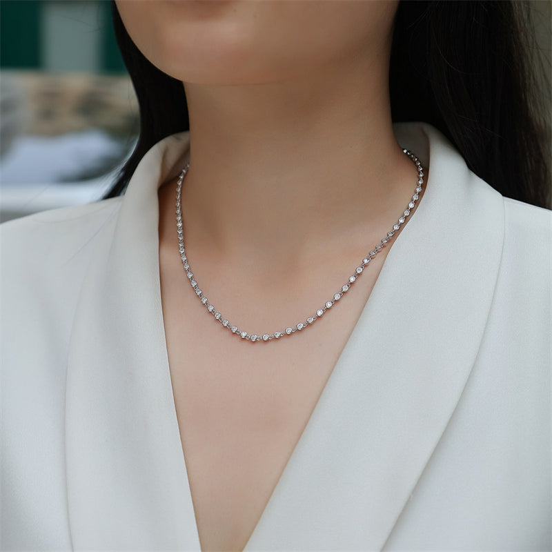 Chic Silver Pendant Necklace for Fashionable Women