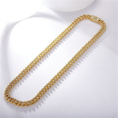 Chic Unisex Gold-Tone Necklace with Sparkling Moissanite