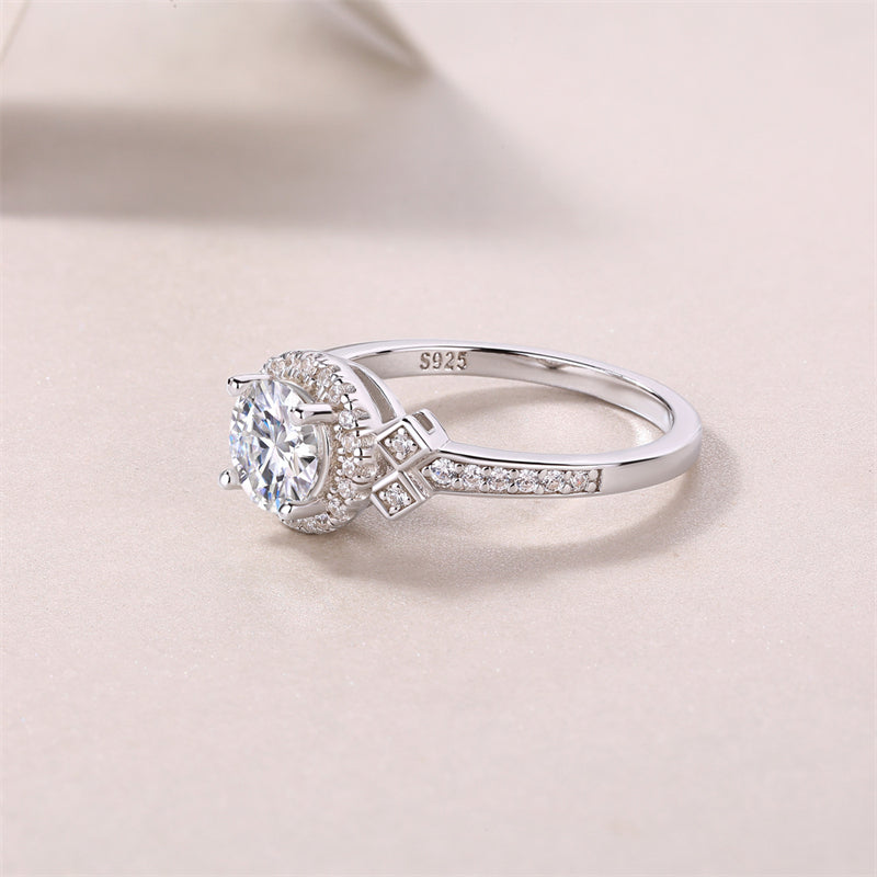 Contemporary 1 Carat Moissanite Ring for Women