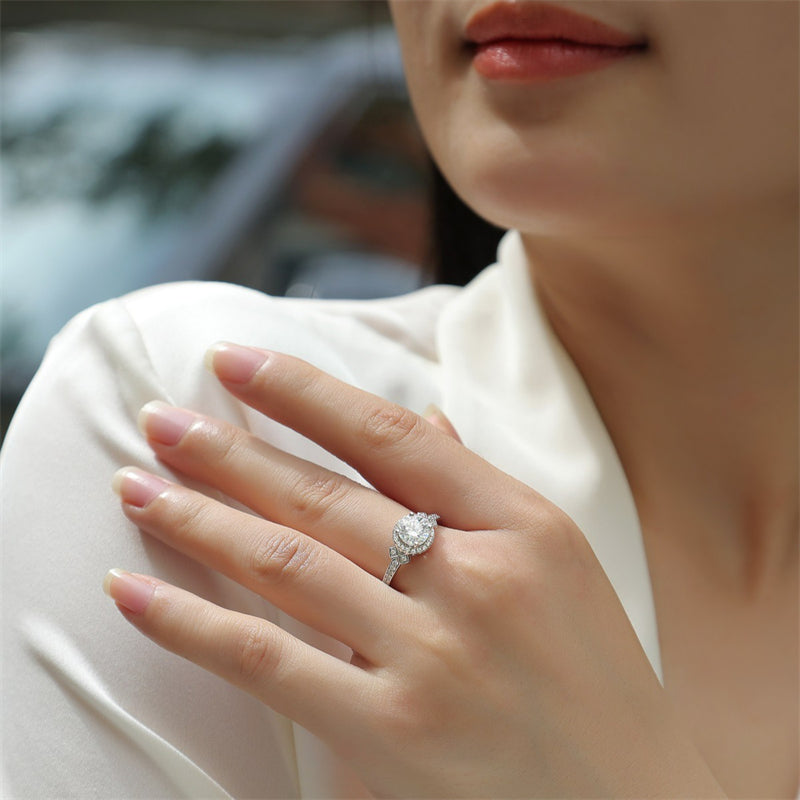 Contemporary 1 Carat Moissanite Ring for Women