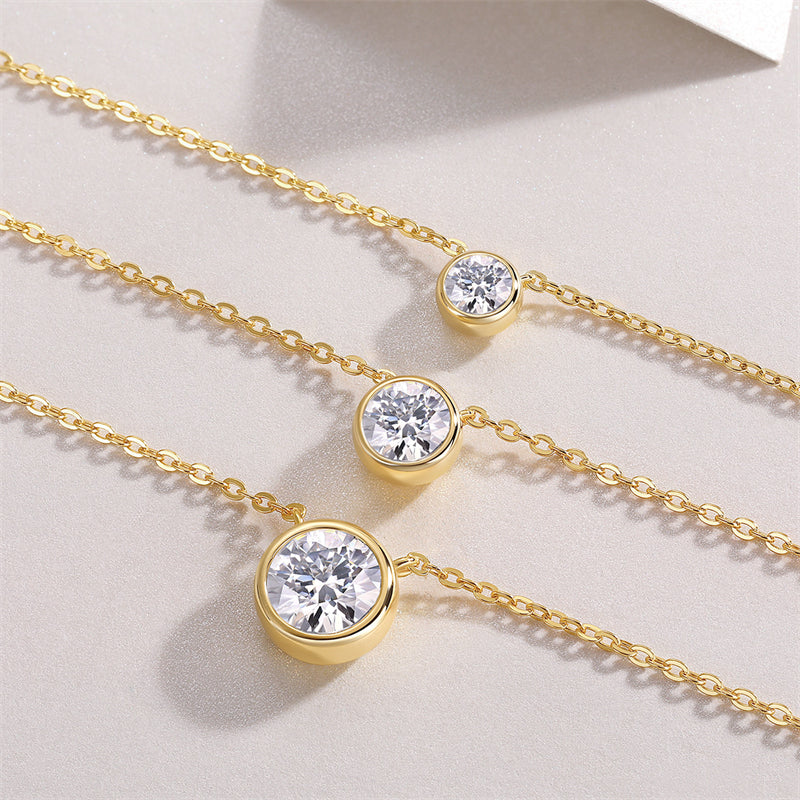 Contemporary Unisex Necklace with Geometric Moissanite Design