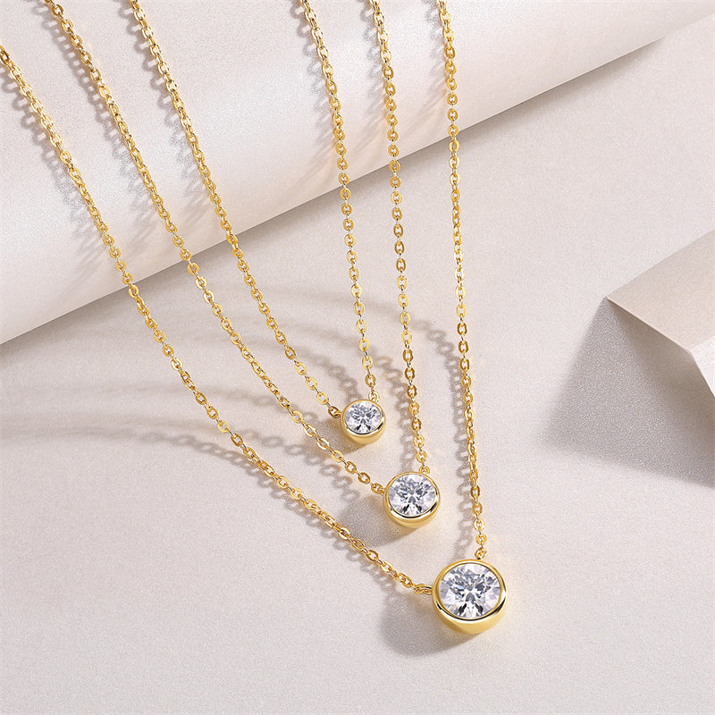 Contemporary Unisex Necklace with Geometric Moissanite Design