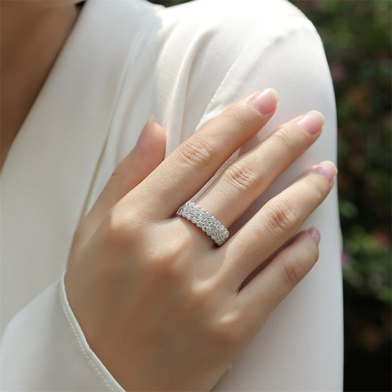 Elegant 925 Silver Round Moissanite Ring