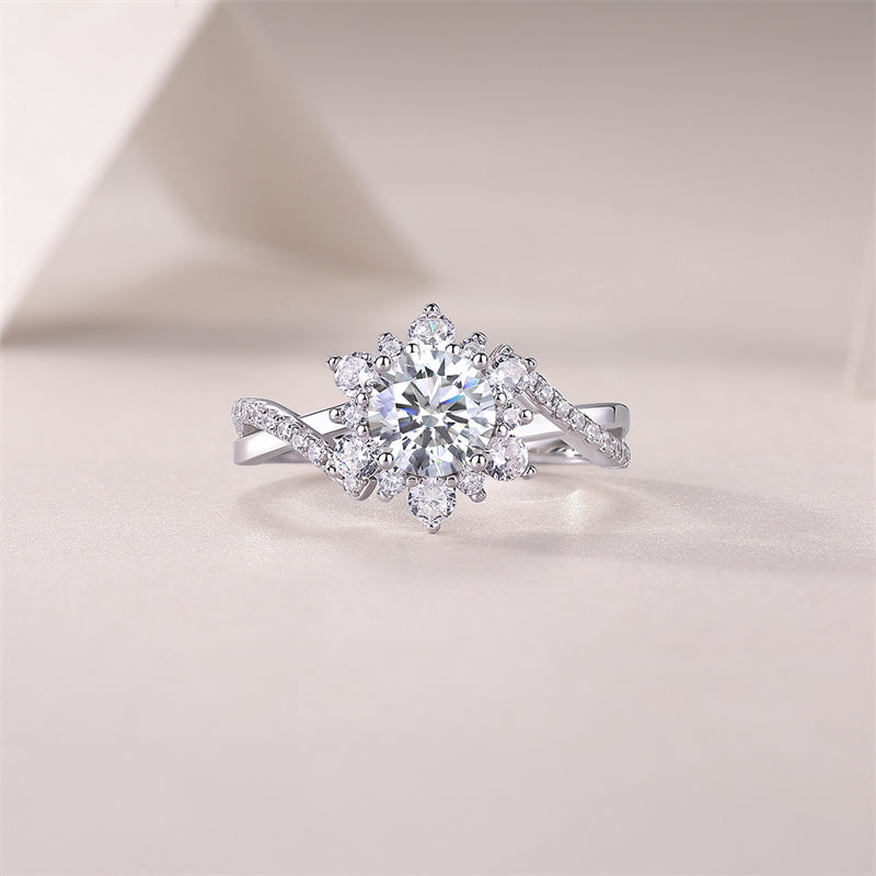 Elegant Round Moissanite Ring in 925 Silver
