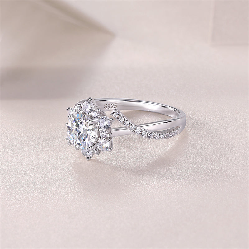 Elegant Round Moissanite Ring in 925 Silver