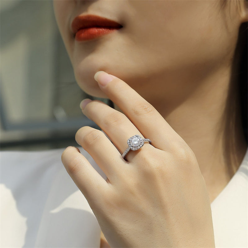 Fashionable Geometric Moissanite Ring for Modern Women