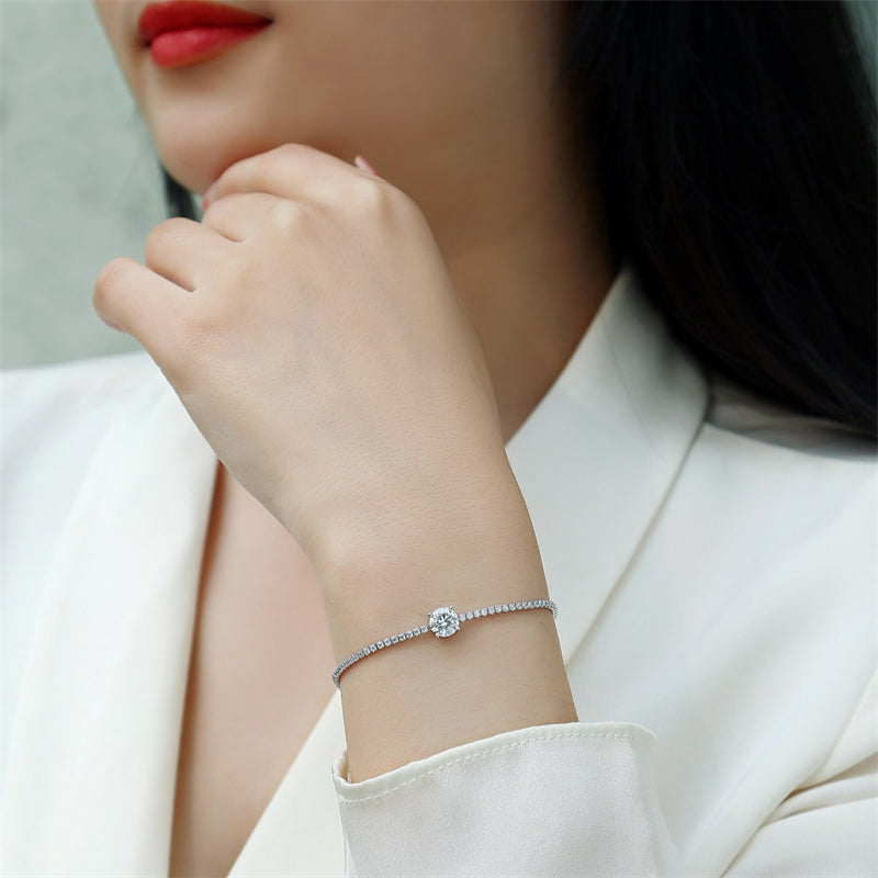 Glimmering Geometric Bracelet with Moissanite