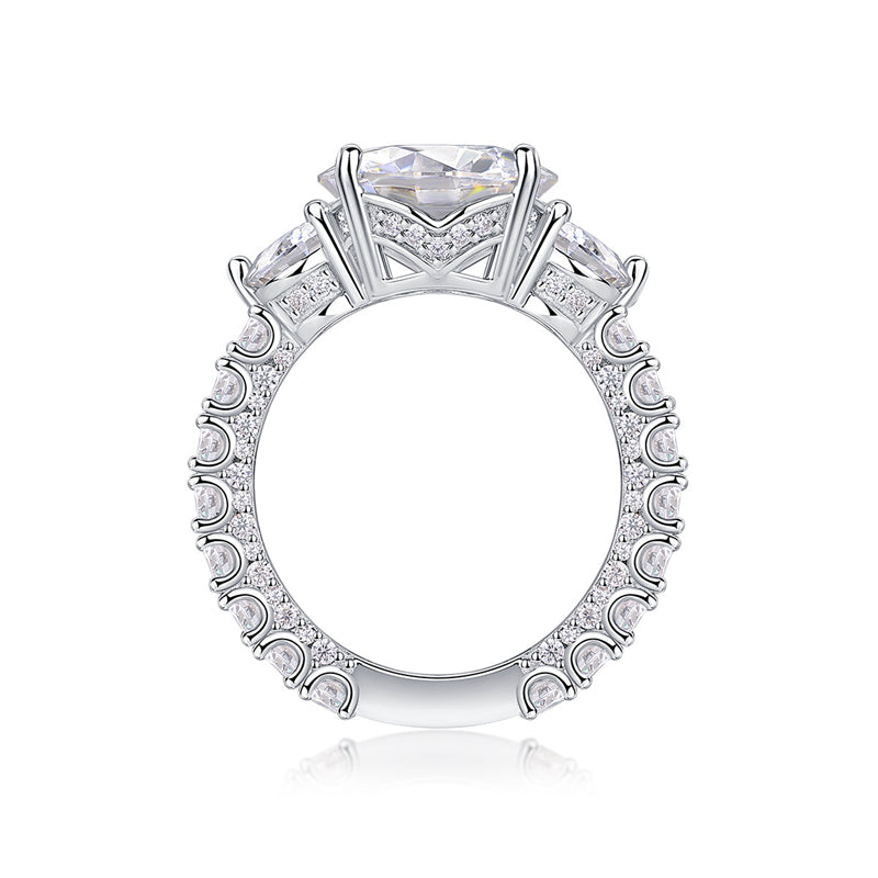 Luxurious Round Moissanite Ring in 925 Silver