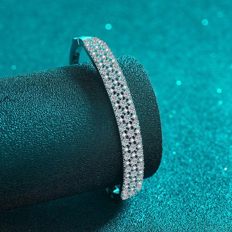 Minimalist Floral Bangle 3.03ct Moissanite 46x56mm Tulip Camellia Red Bean 925 Silver Rhodium