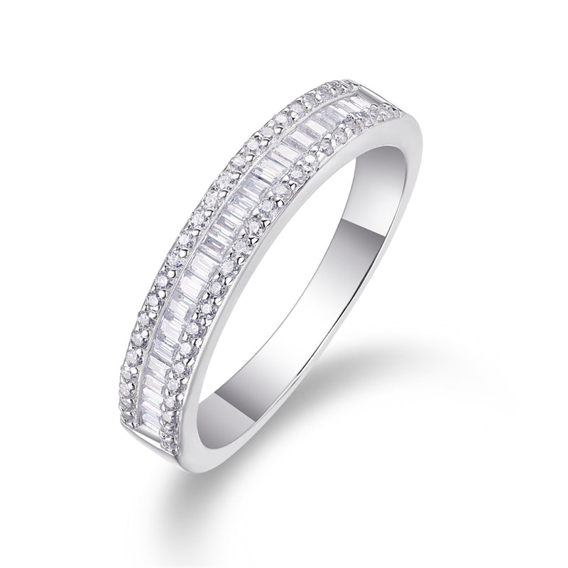 Minimalist Moissanite Ring in 925 Silver