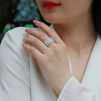 Minimalist Round Shape Moissanite Ring