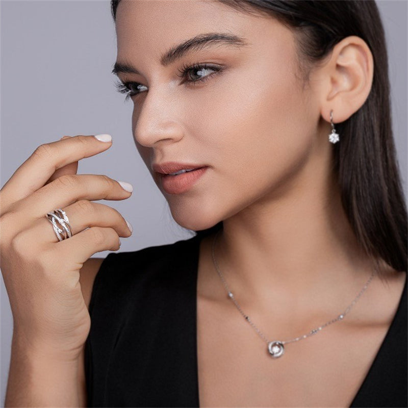 Modern Line-Design Moissanite Ring for Stylish Ladies