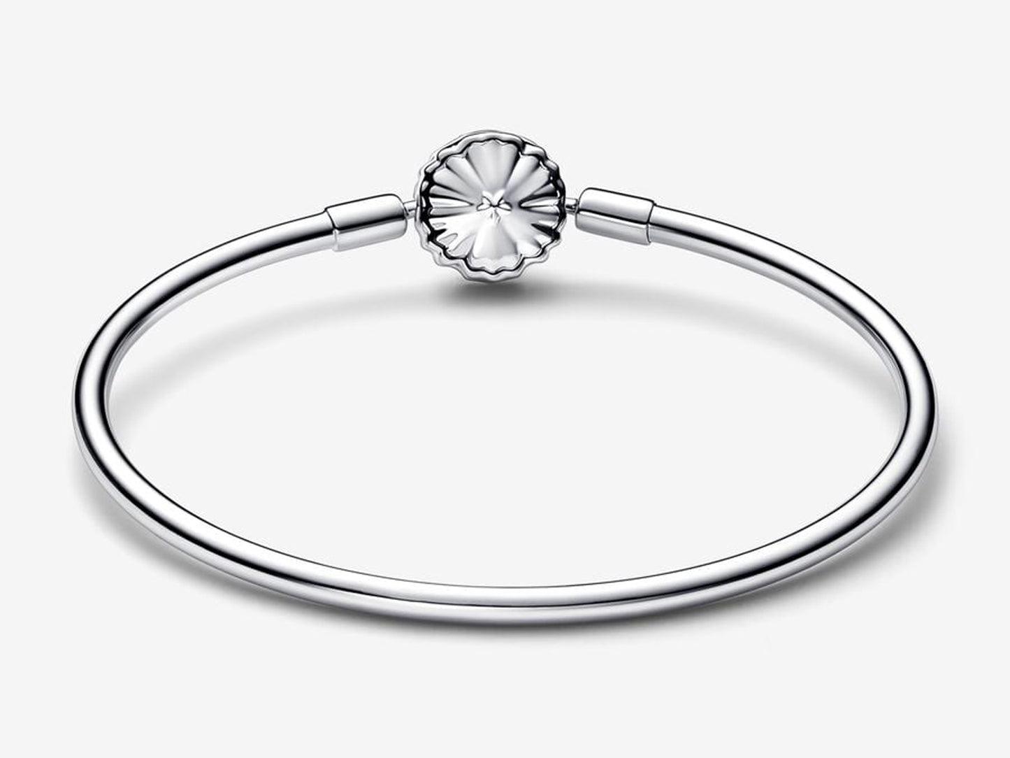 Sparkling Snowflake Clasp Bangle