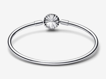 Sparkling Snowflake Clasp Bangle