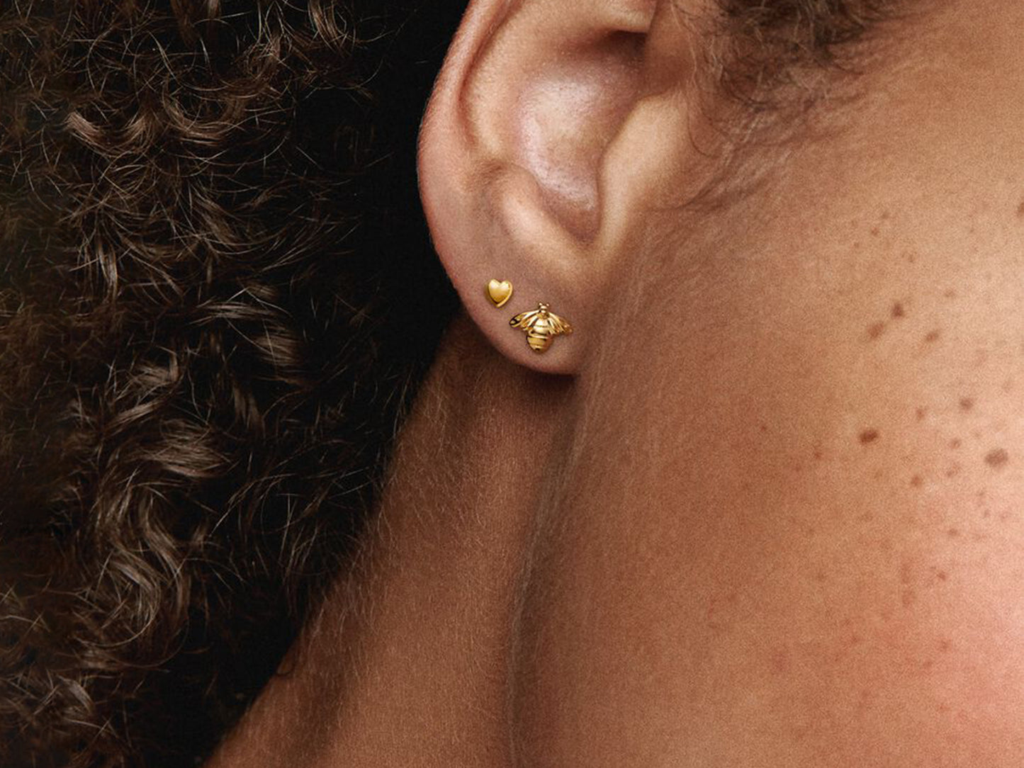 Bee Heart Elegance Stud Earrings