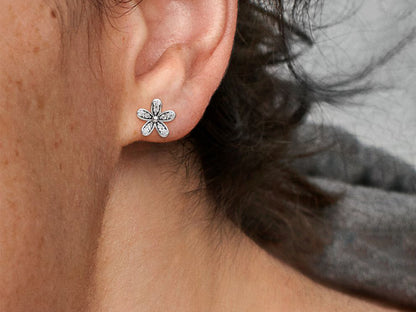 Dazzling Daisy Stud Earrings