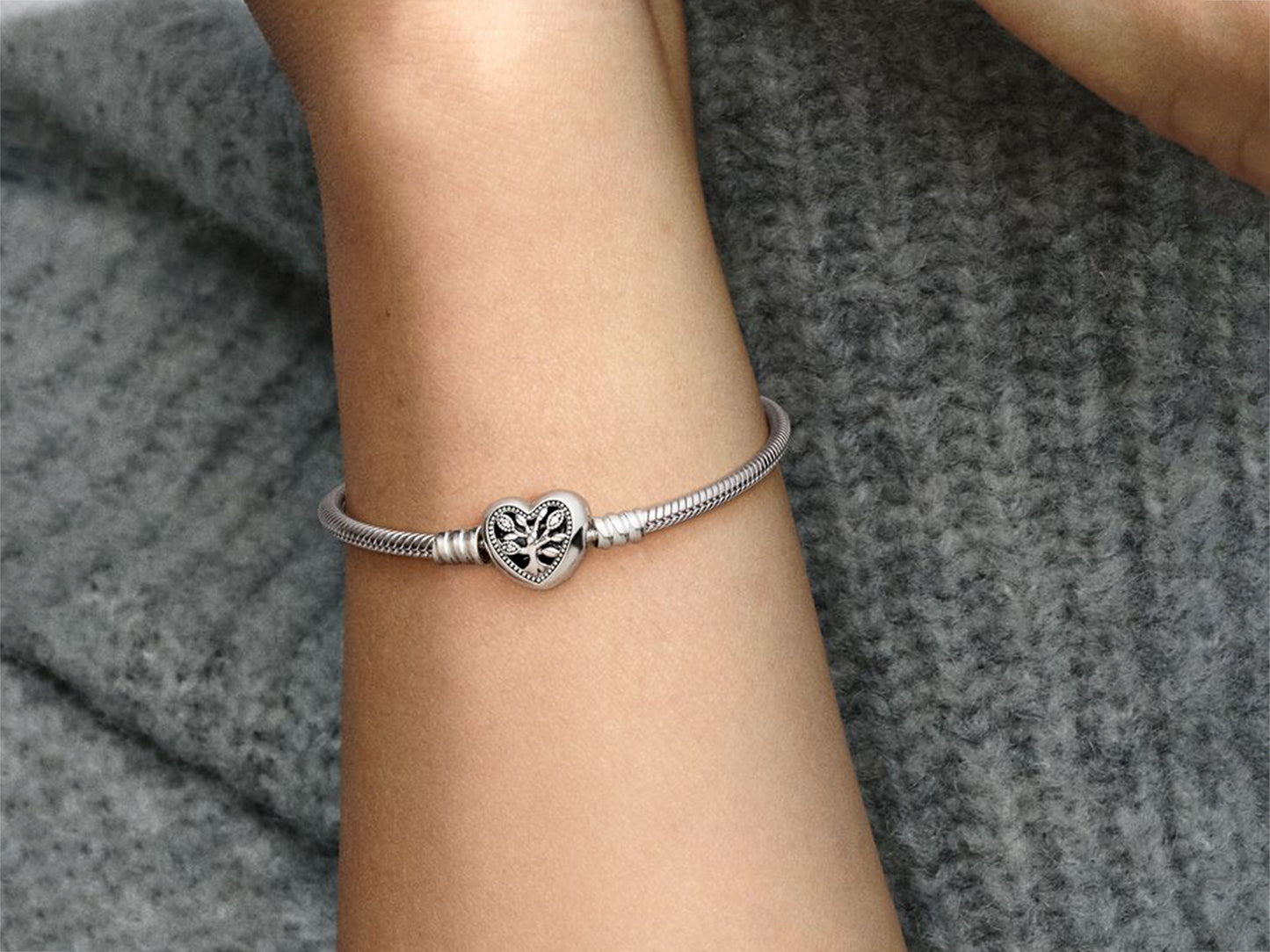 Family Tree Heart Clasp Snake Chain Bracelet