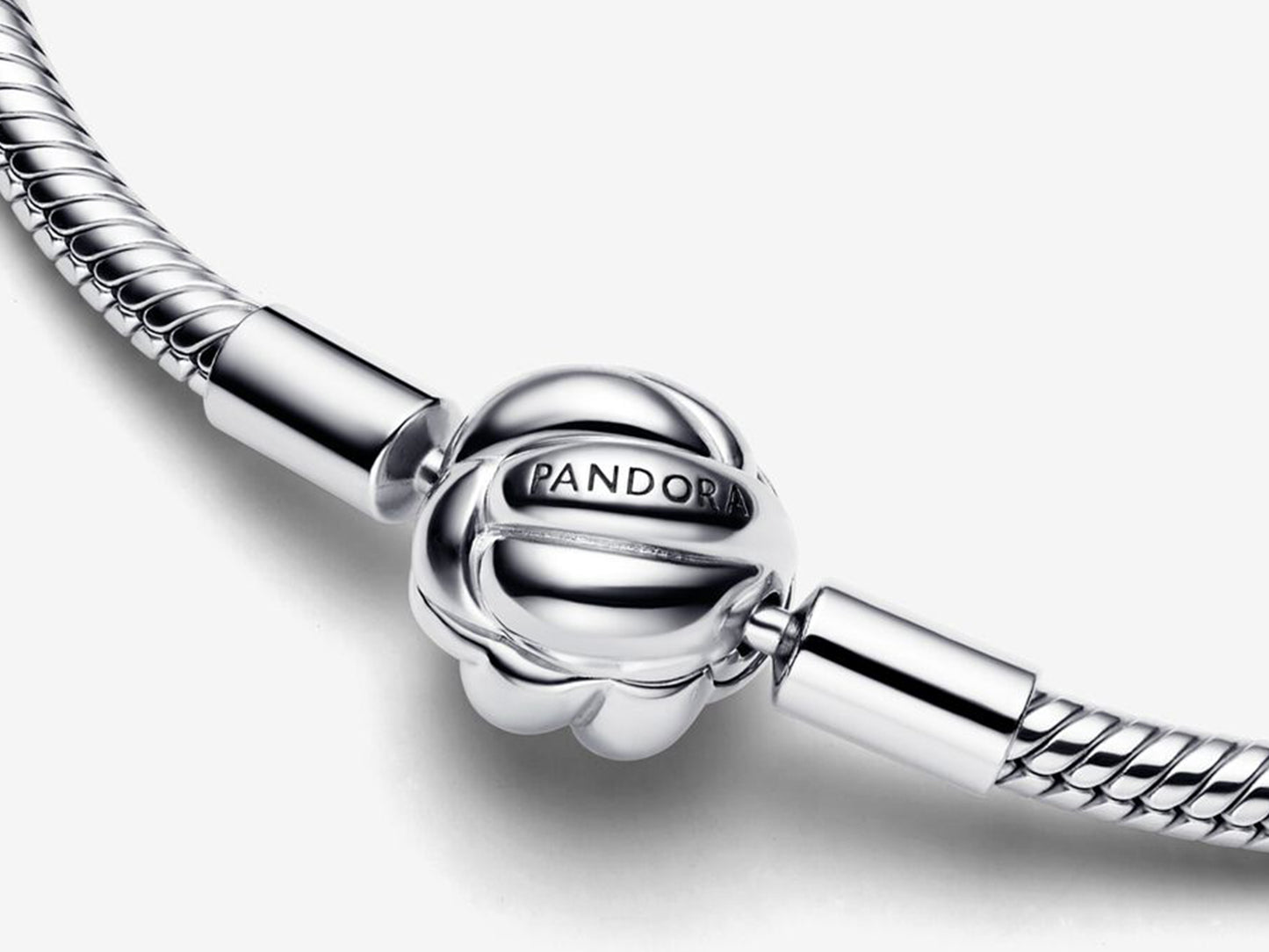 Heartfelt Knot Bracelet