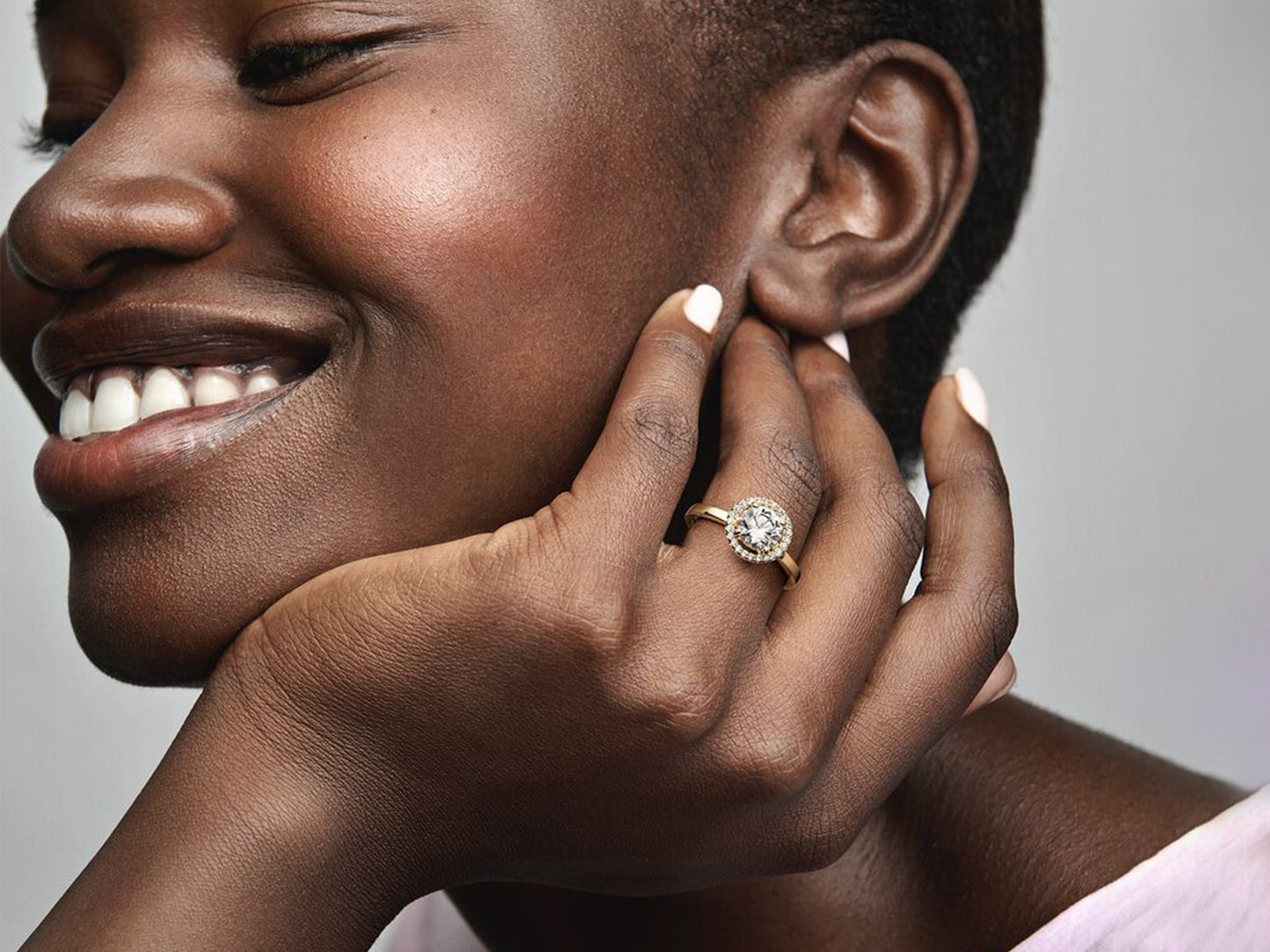 Sparkling Round Halo Ring